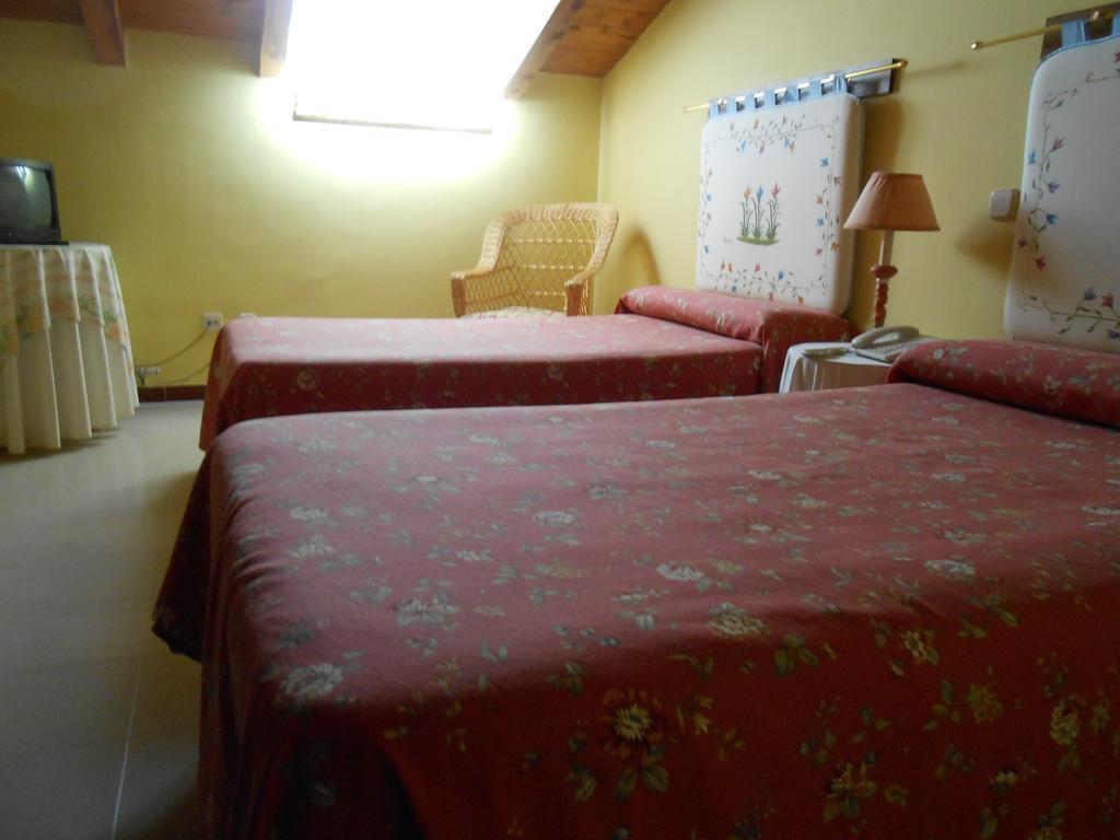 Hostal Burgos Torrecaballeros Oda fotoğraf