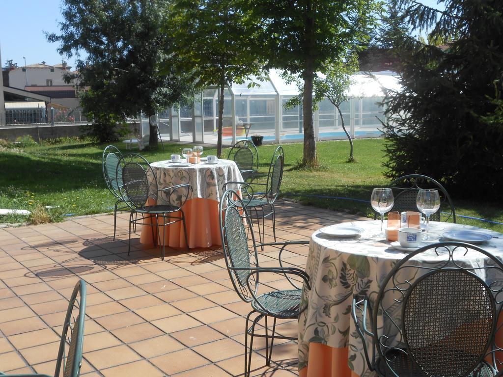 Hostal Burgos Torrecaballeros Dış mekan fotoğraf